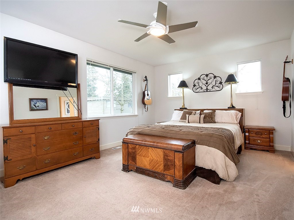 1210 Monroe Avenue Northeast Renton, WA 98056 - Photo 10 of 24 Gallery Image 10