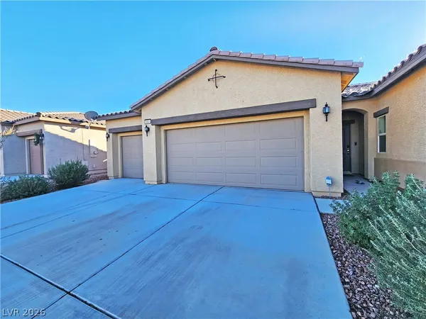 $2,300 | 5441 East La Campana Drive, Pahrump, NV 89061