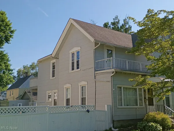 $1,000 | 238 Howe Street, Unit UP, Elyria, OH 44035