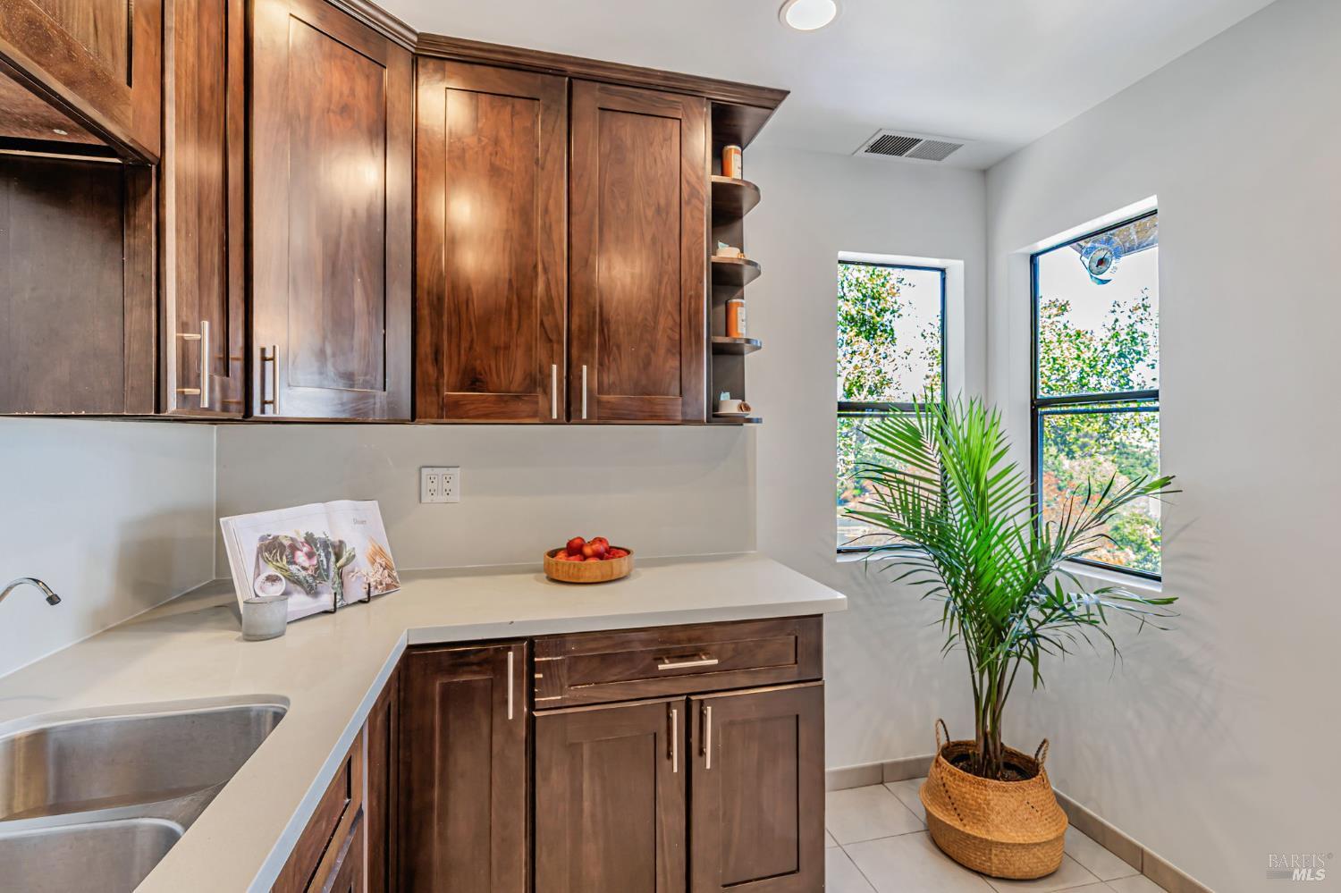 270 Channing Way, Unit 1 San Rafael, CA 94903 - Photo 10 of 32