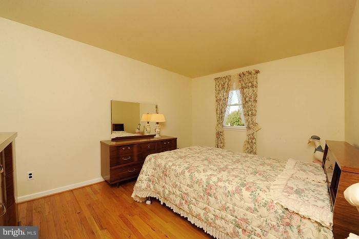 7827 Perry Road Baltimore, MD 21236 - Photo 12 of 20 2nd Bedroom