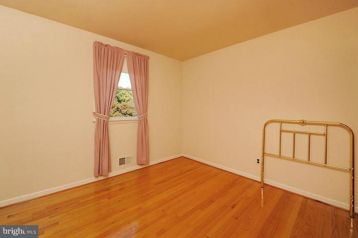 7827 Perry Road Baltimore, MD 21236 - Photo 13 of 20 3rd Bedroom