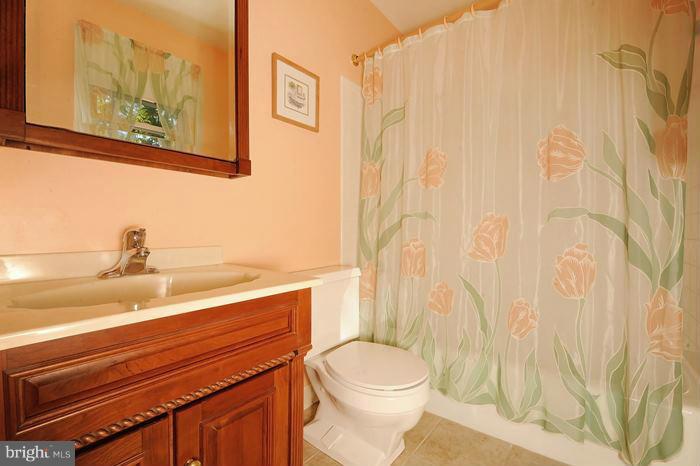 7827 Perry Road Baltimore, MD 21236 - Photo 15 of 20 Bath (Master)