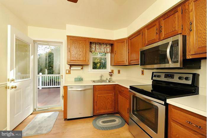 7827 Perry Road Baltimore, MD 21236 - Photo 4 of 20 Kitchen