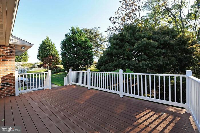 7827 Perry Road Baltimore, MD 21236 - Photo 5 of 20 Custom vinyl deck