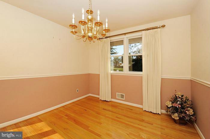 7827 Perry Road Baltimore, MD 21236 - Photo 8 of 20 Dining Room