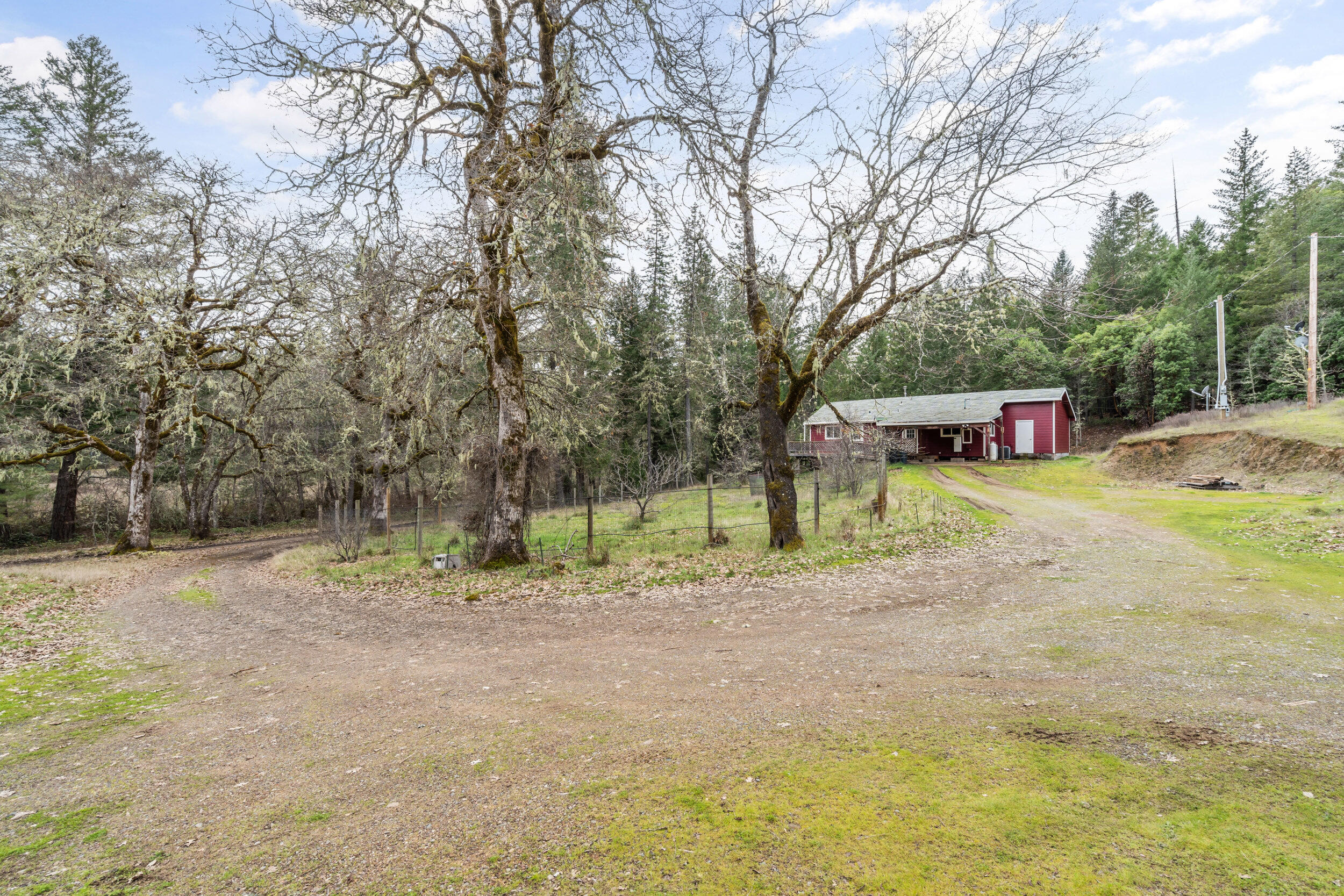 1698 Davis Creek Road Selma, OR 97538 - Photo 28 of 42 27