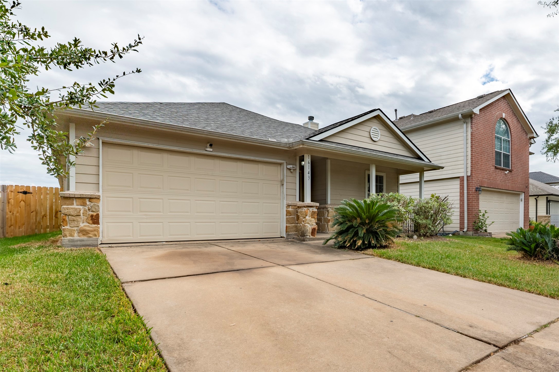 16143 Bantam Ridge Court Houston, TX 77053 - Photo 2 of 18