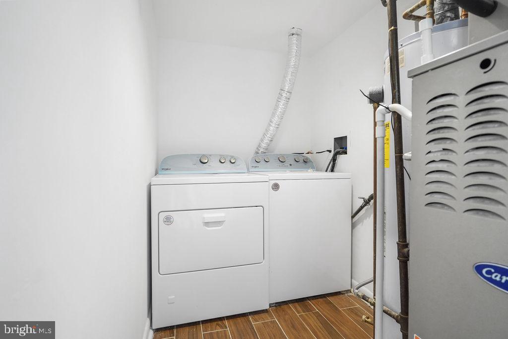 2201 Chamblee Place Herndon, VA 20170 - Photo 25 of 31 a utility room with dryer and washer