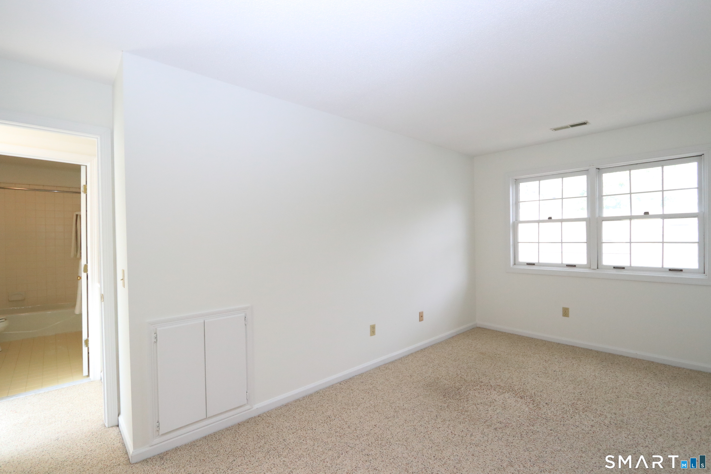 50 Wilton Crest Road, Unit 50 Wilton, CT 06897 - Photo 28 of 39 Second floor bedroom with full bathroom