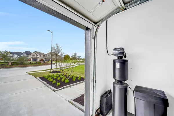 $2,900 | 7222 Grassland Vista Lane, Katy, TX 77493