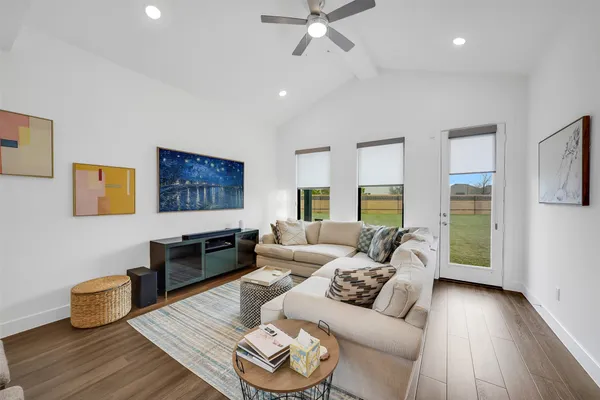 $2,900 | 7222 Grassland Vista Lane, Katy, TX 77493