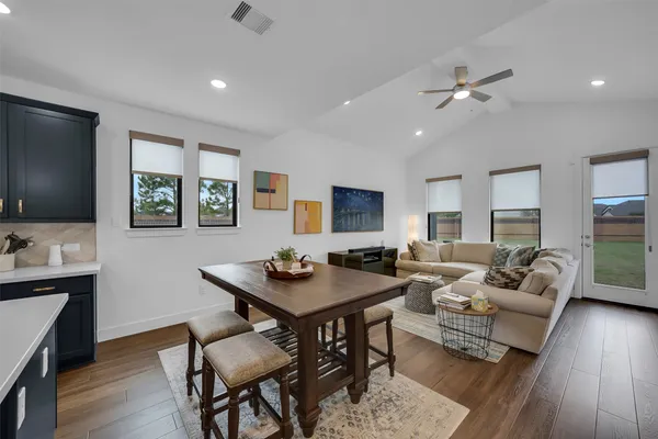 $2,900 | 7222 Grassland Vista Lane, Katy, TX 77493