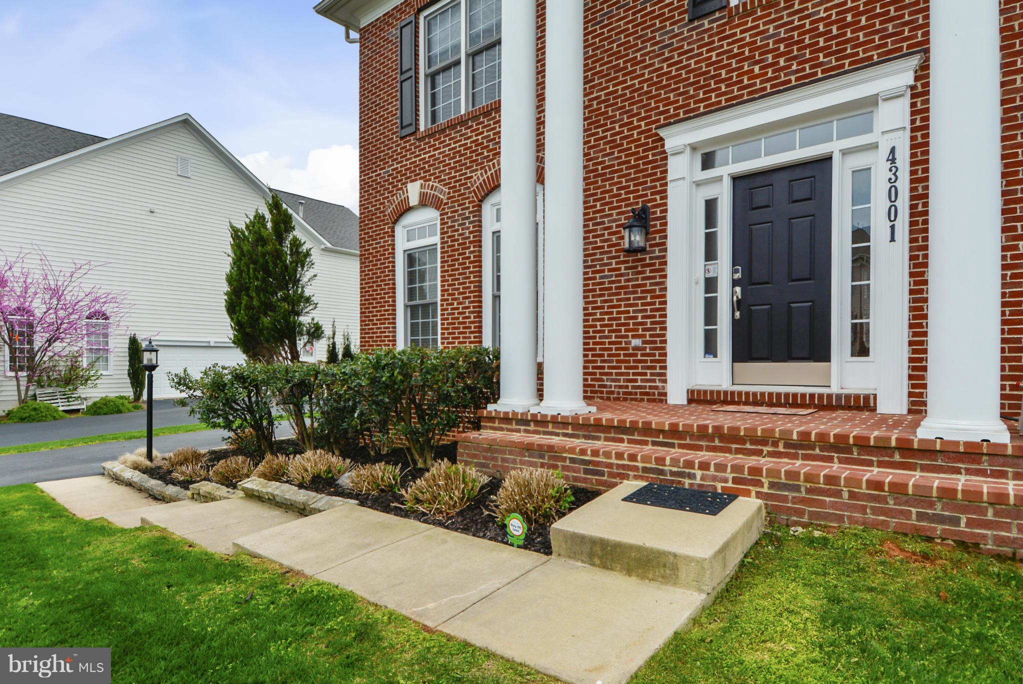 43001 Running Ridge Way Leesburg, VA 20176 - Photo 2 of 30 Exterior (Front)