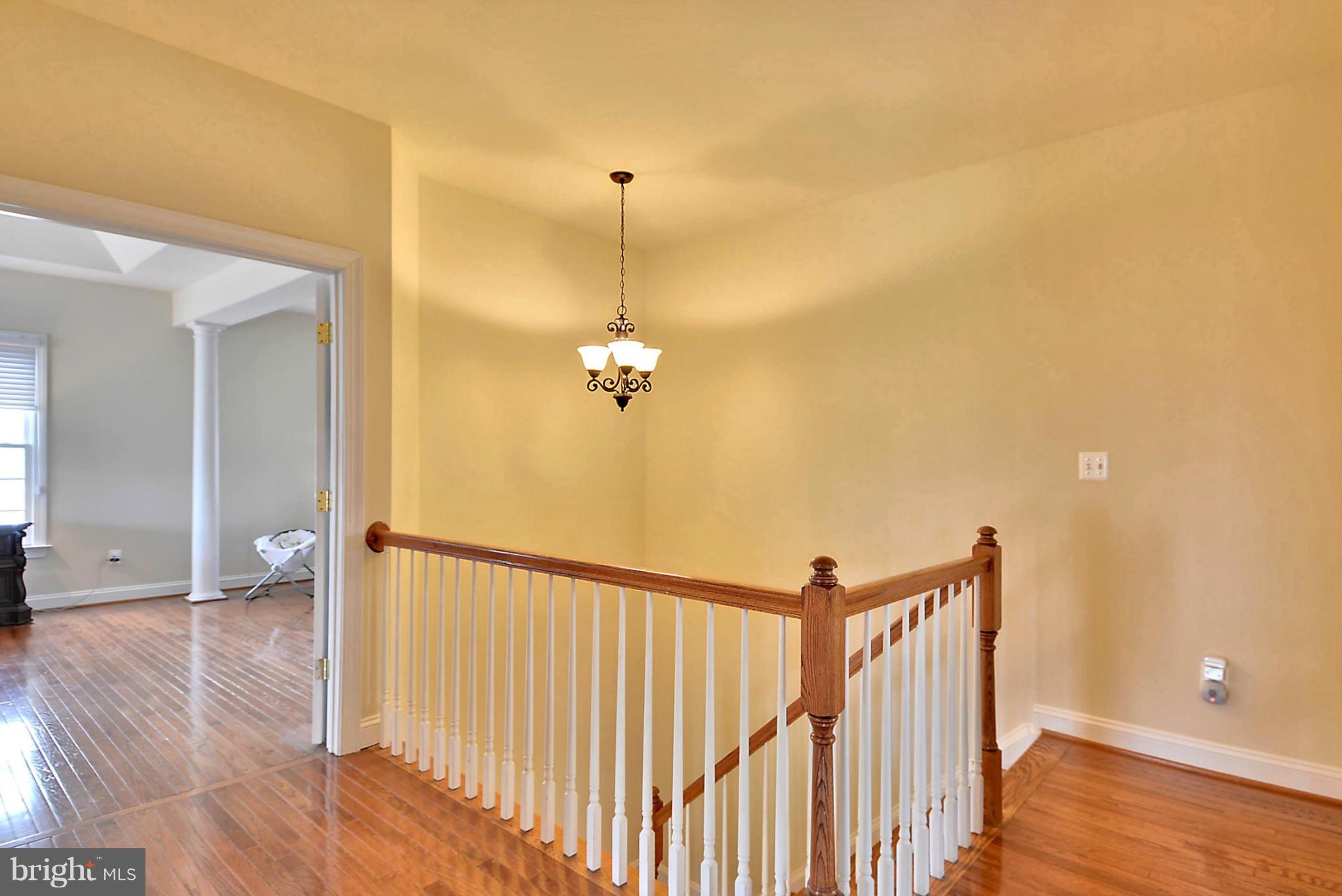 43001 Running Ridge Way Leesburg, VA 20176 - Photo 16 of 30 Upper Level Hallway