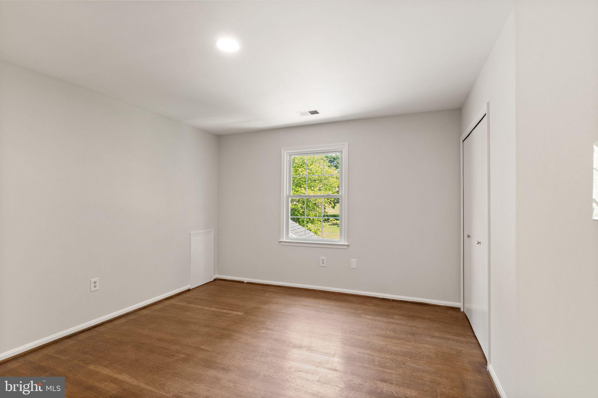 2037 Durand Drive Reston, VA 20191 - Photo 41 of 79 Secondary bedroom