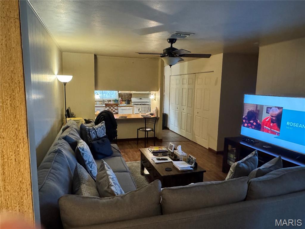 208 Todd Lane Belleville, IL 62221 - Photo 5 of 15