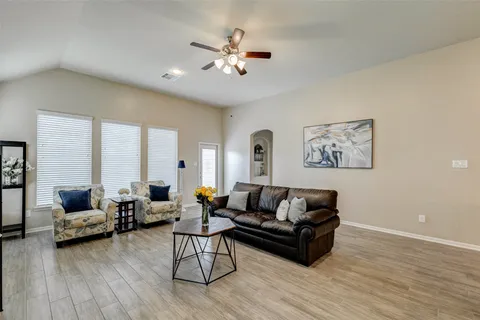 $300,000 | 5318 Madeline Grace Drive, Brookshire, TX 77423