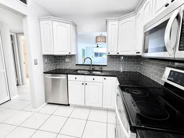 $2,175 | 2865 Southwest 22nd Avenue, Unit 1080, Delray Beach, FL 33445