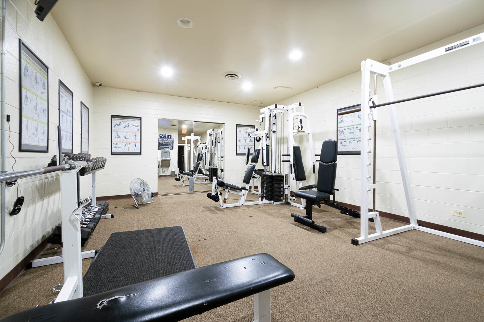 6325 North Sheridan Road, Unit 1508 Chicago, IL 60660 - Photo 11 of 16 a view of a room with gym equipment
