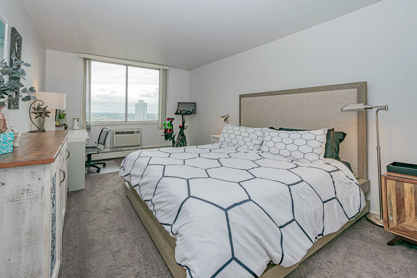 6325 North Sheridan Road, Unit 1508 Chicago, IL 60660 - Photo 6 of 16 a bedroom with a large bed and a table