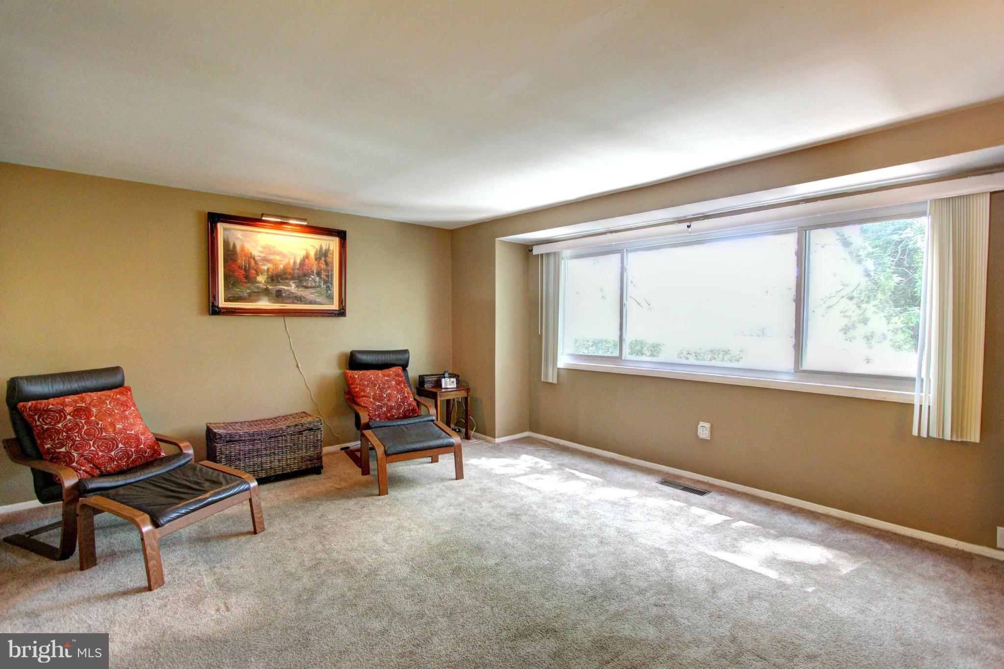 9423 Indian Camp Road Columbia, MD 21045 - Photo 5 of 30 Living Room