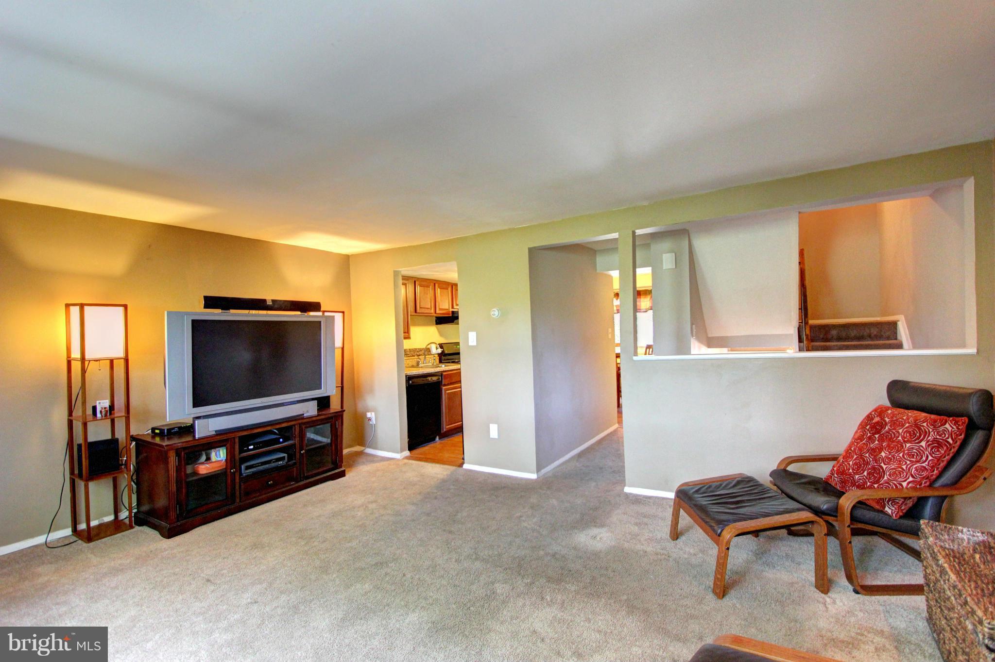 9423 Indian Camp Road Columbia, MD 21045 - Photo 6 of 30 Living Room