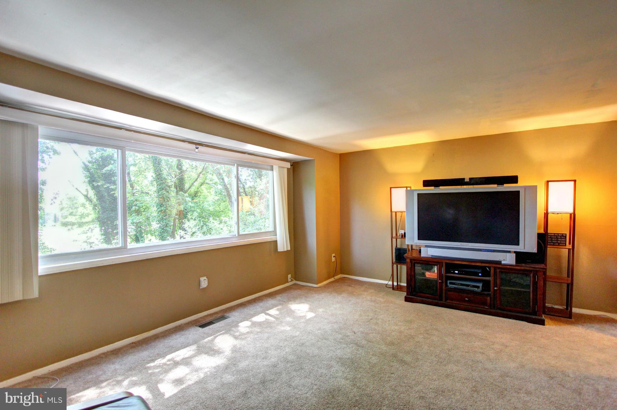 9423 Indian Camp Road Columbia, MD 21045 - Photo 7 of 30 Living Room