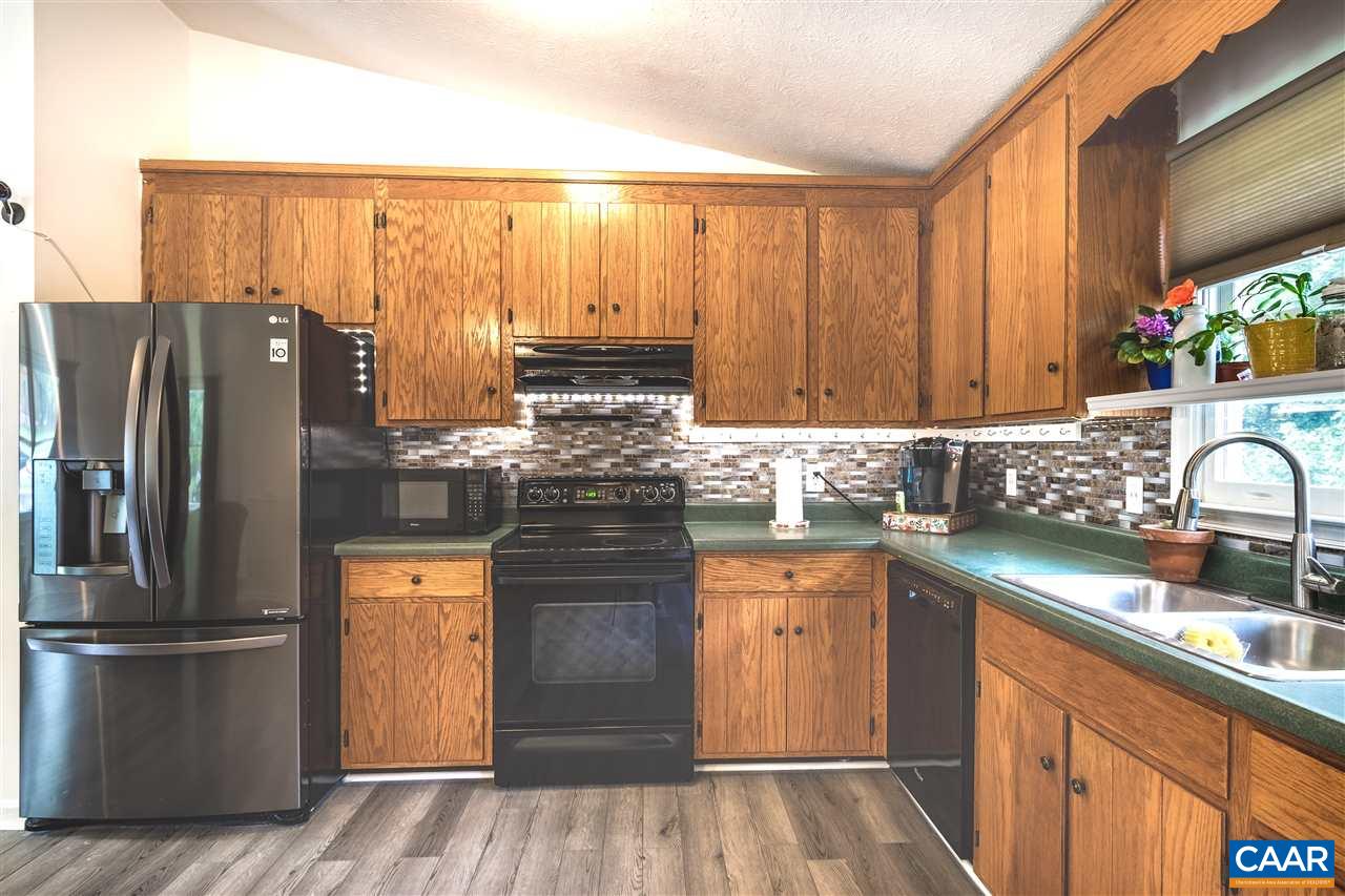 29 Narcissus Road Ruckersville, VA 22968 - Photo 10 of 26 a kitchen with granite countertop a refrigerator stove and sink