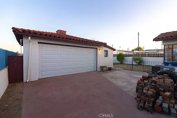 a view of backyard and entertaining space