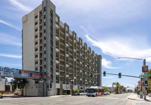 $2,100 | 801 National City Boulevard, Unit 1008, National City, CA 91950