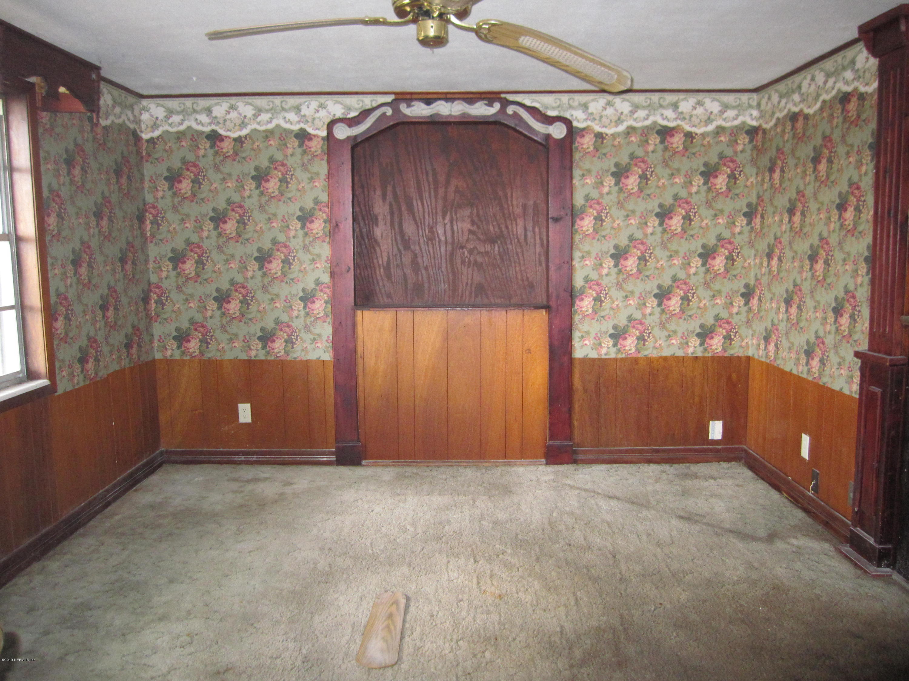 453 Ellis Road South Jacksonville, FL 32254 - Photo 2 of 14 Living room