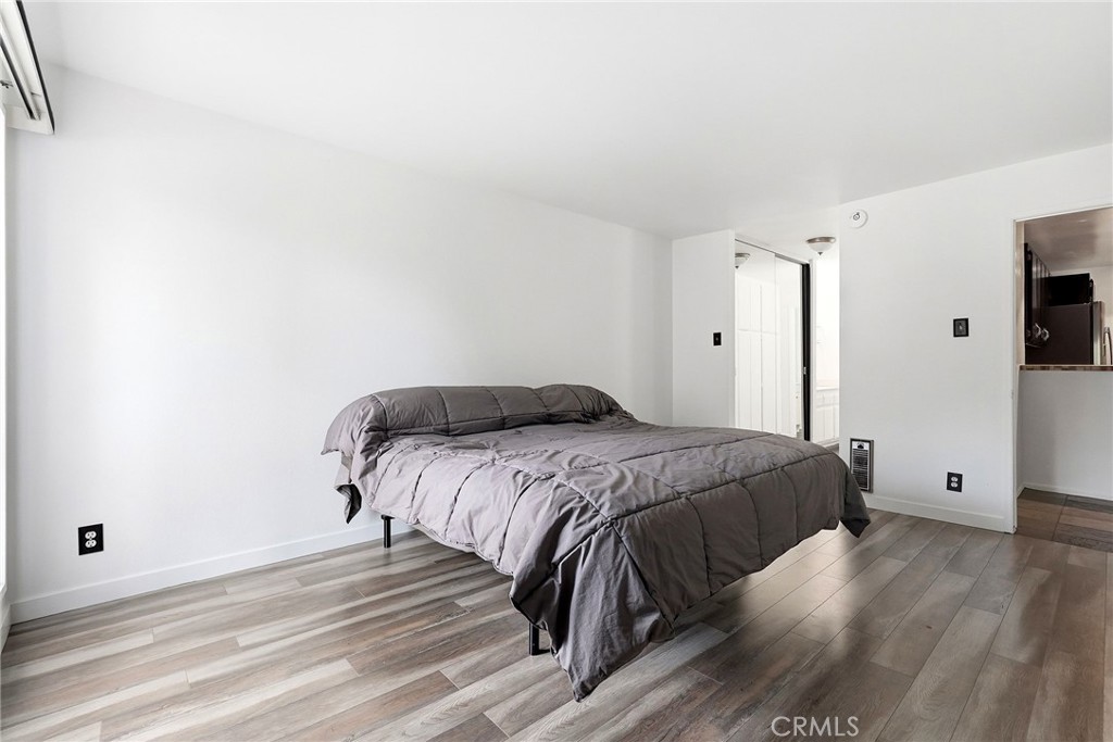 7890 East Spring Street, Unit 11E Long Beach, CA 90815 - Photo 33 of 40 a bedroom with a bed and a window