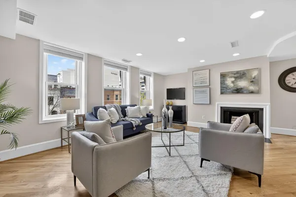 $825,000 | 1415 21st Street Northwest, Unit PH2D, Washington, DC 20036