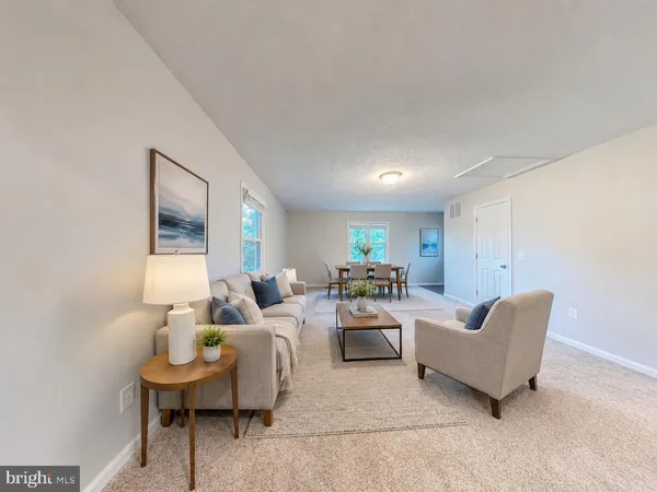 $2,400 | 204 Stratford Avenue, Fredericksburg, VA 22408