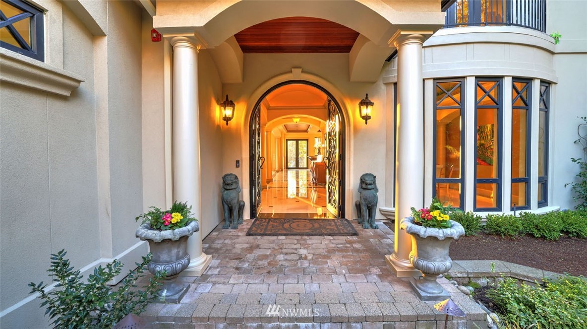 7451 West Mercer Way Mercer Island, WA 98040 - Photo 4 of 40 Gallery Image 4