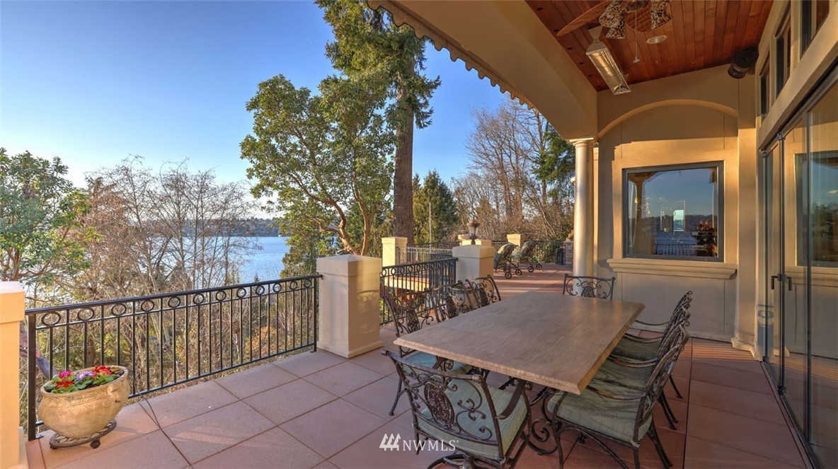 7451 West Mercer Way Mercer Island, WA 98040 - Photo 8 of 40 Gallery Image 8