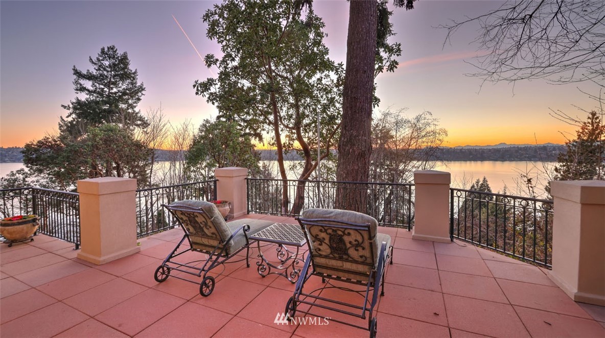 7451 West Mercer Way Mercer Island, WA 98040 - Photo 10 of 40 Gallery Image 10