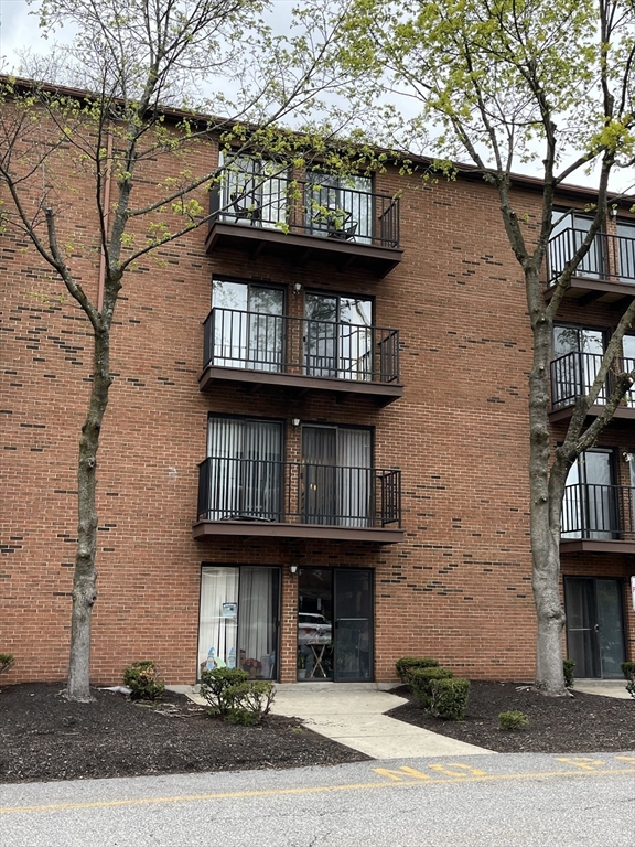 327 Plantation Street, Unit 312 Worcester, MA 01604 - Photo 3 of 36