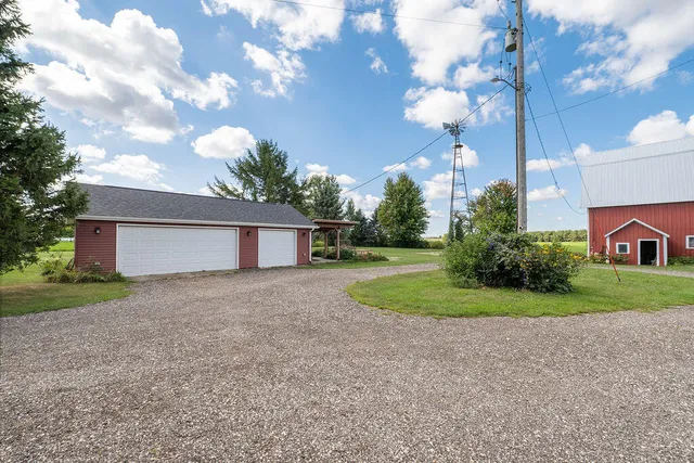 $3,000 | N1033 County Road K, Sharon, WI 53585