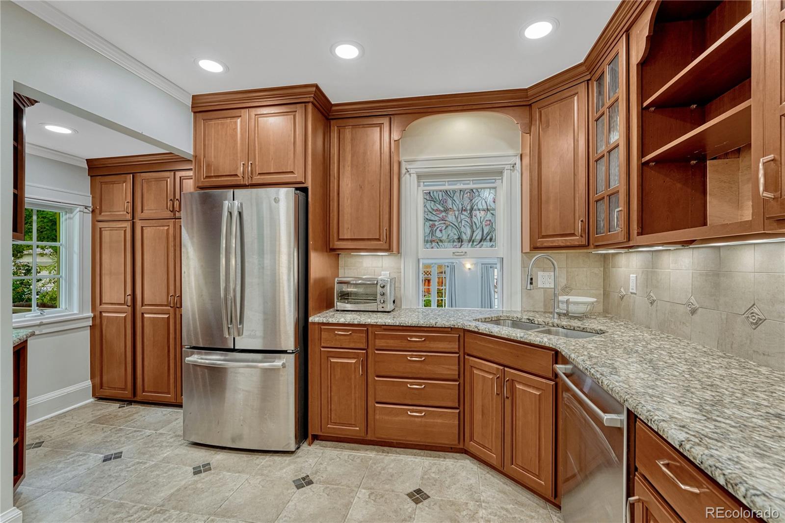 2086 Grape Street Denver, CO 80207 - Photo 9 of 28