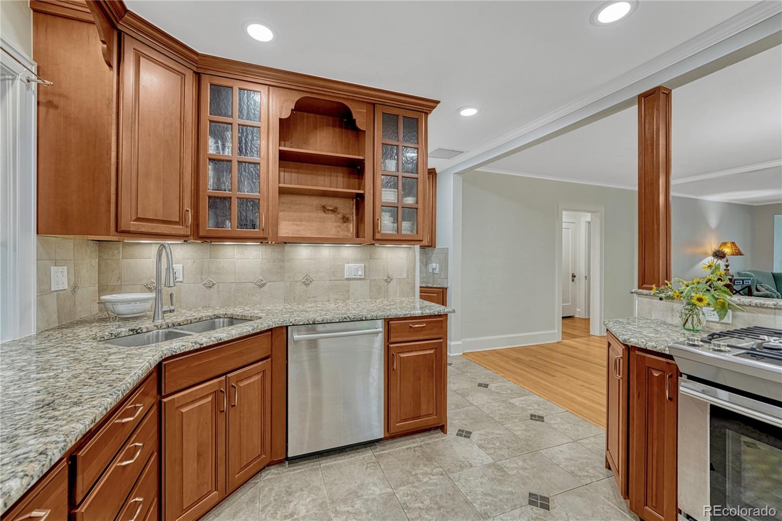 2086 Grape Street Denver, CO 80207 - Photo 10 of 28