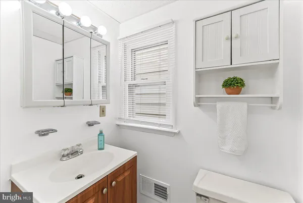 $167,500 | 4518 Post Road, Marcus Hook, PA 19061