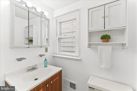 $177,500 | 4518 Post Road, Marcus Hook, PA 19061