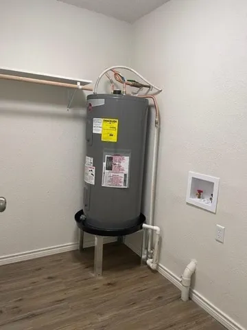 $1,175 | 1505 West Pearl Street, Unit 2, Granbury, TX 76048