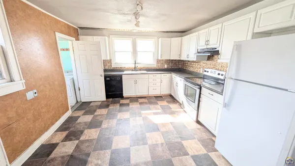 $99,900 | 303 Chick Street, Council Grove, KS 66846