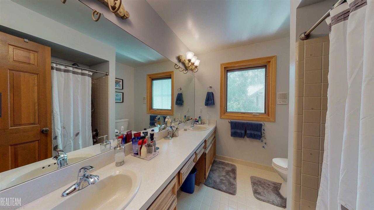 1686 Edinborough Drive Rochester, MI 48306 - Photo 28 of 42 31356728-27.JPG