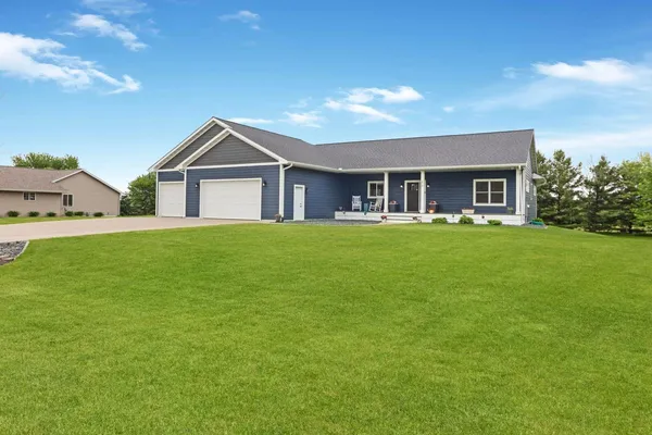 $535,000 | 270 Johnson Parkway, Hammond, WI 54015
