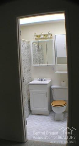 59720 Navajo Road Bend, OR 97702 - Photo 8 of 23 Master Bath