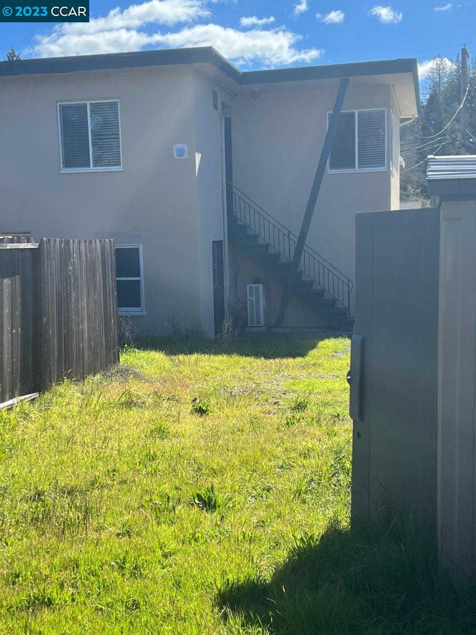 3620 Chestnut Street Lafayette, CA 94549 - Photo 17 of 19 a bathroom with a window